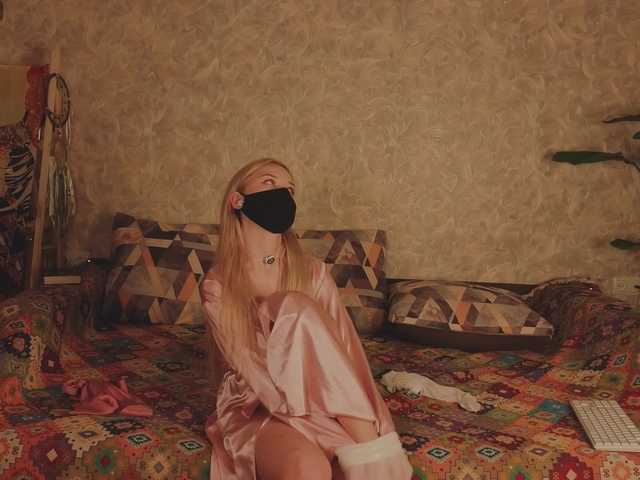 Meeeeow's BongaCams show and profile