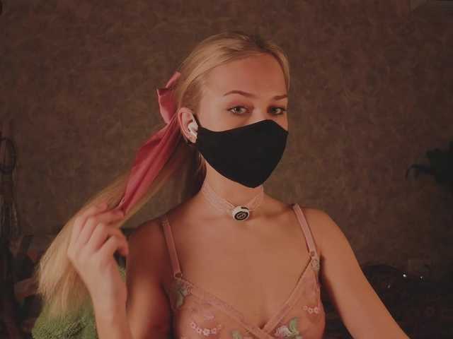 Meeeeow's BongaCams show and profile