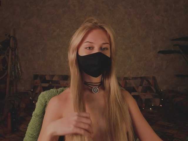 Meeeeow's BongaCams show and profile