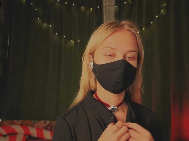 Meeeeow's BongaCams show and profile