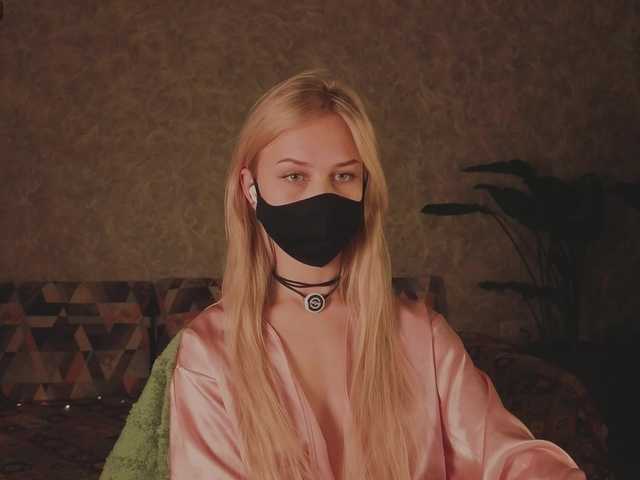 Meeeeow's BongaCams show and profile