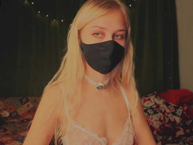 Meeeeow's BongaCams show and profile