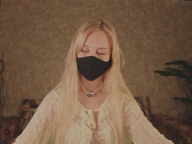 Meeeeow's BongaCams show and profile