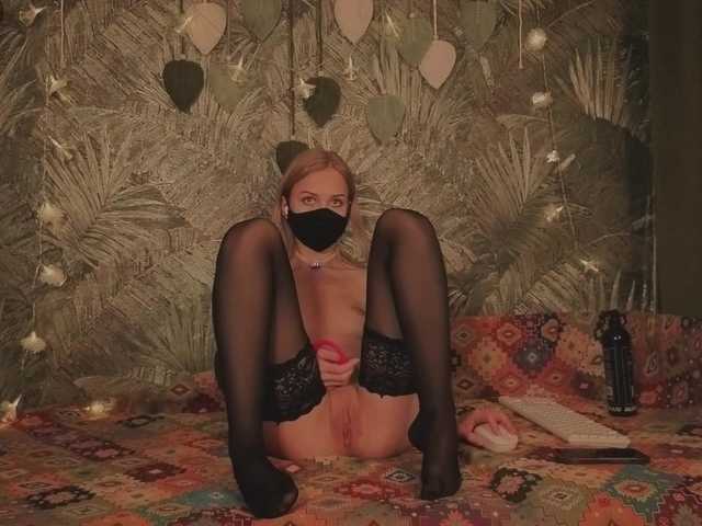 Meeeeow's BongaCams show and profile