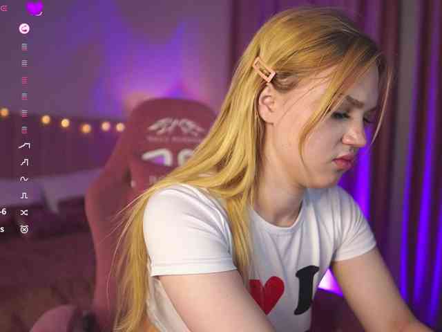 SexyBlondeDoll webcam