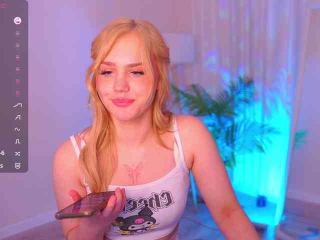 SexyBlondeDoll webcam