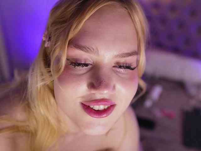 SexyBlondeDoll webcam