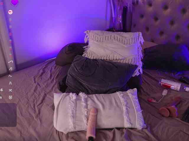 SexyBlondeDoll webcam