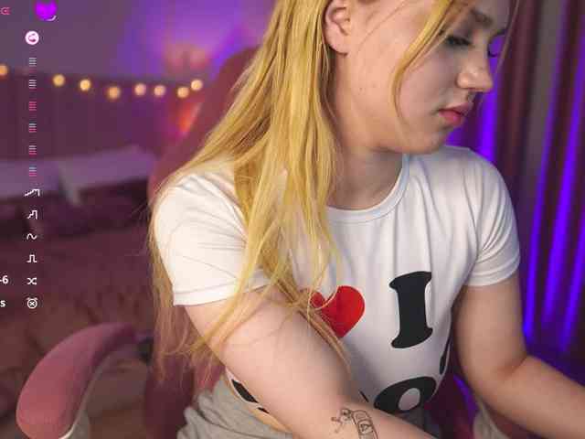 SexyBlondeDoll webcam