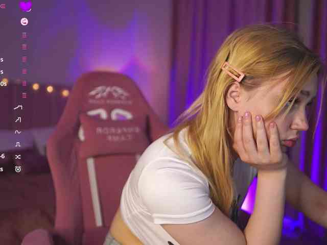 SexyBlondeDoll webcam