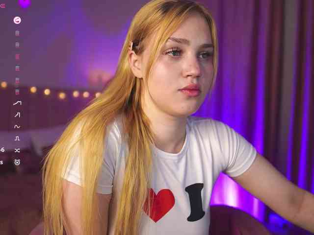 SexyBlondeDoll webcam