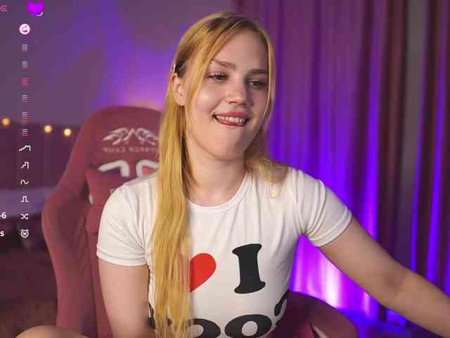SexyBlondeDoll webcam