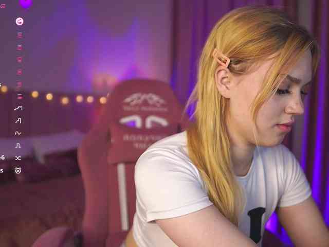 SexyBlondeDoll webcam