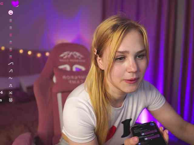 SexyBlondeDoll webcam