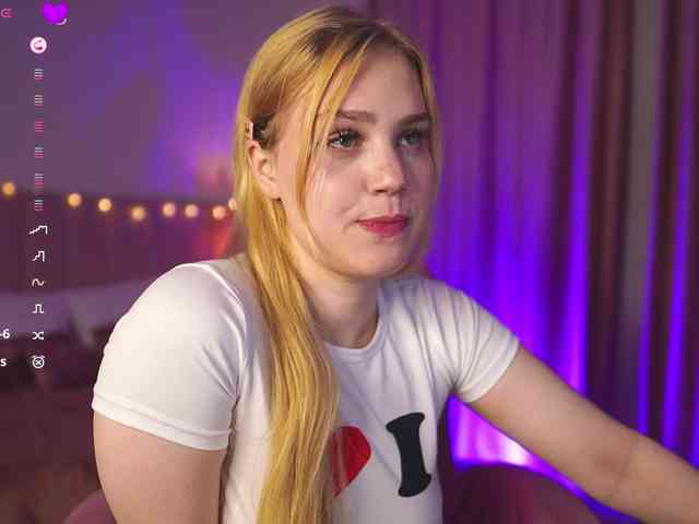 SexyBlondeDoll webcam