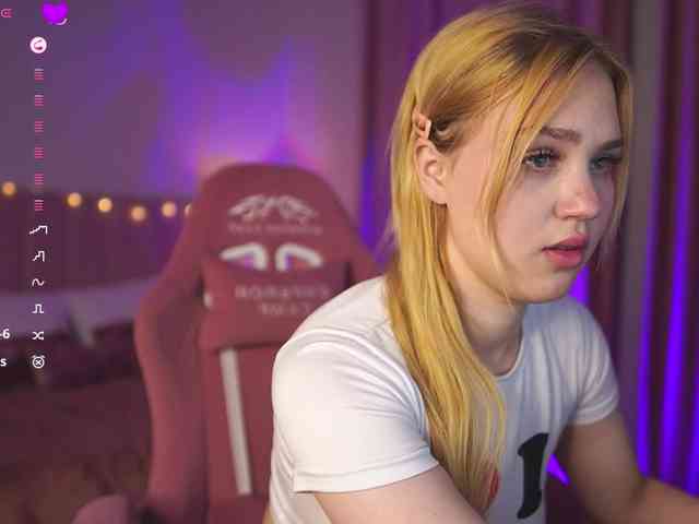 SexyBlondeDoll webcam