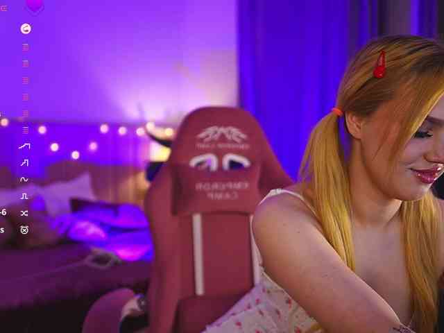 SexyBlondeDoll webcam