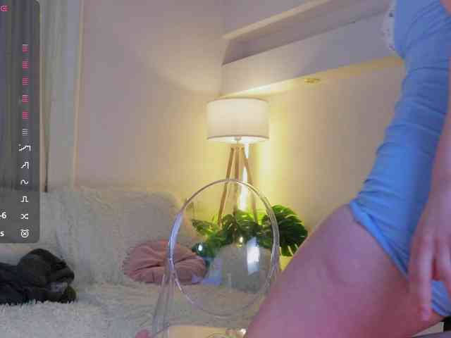 SexyBlondeDoll webcam