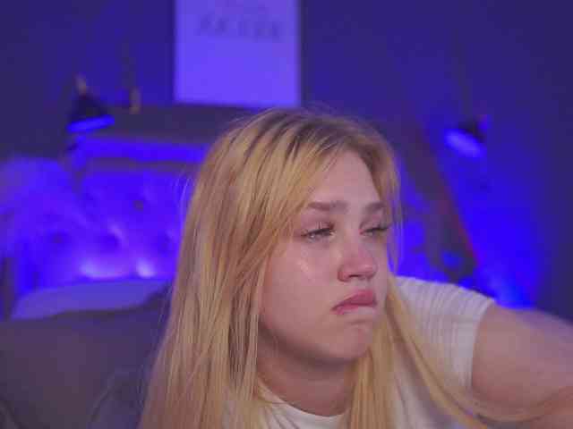 SexyBlondeDoll SexyBlondeDoll