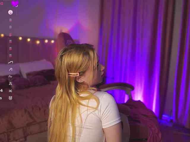 SexyBlondeDoll webcam