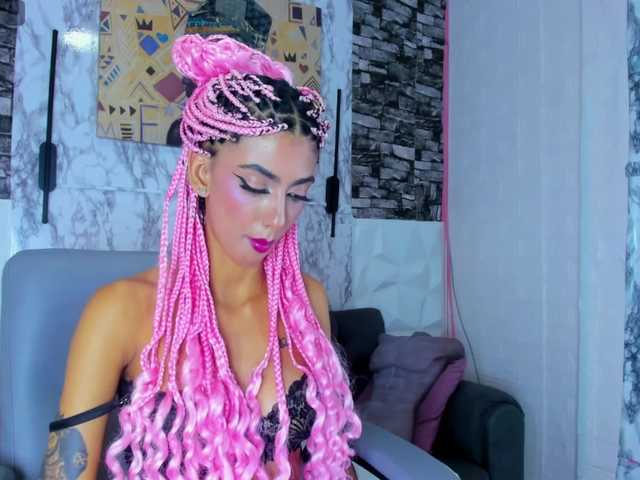 queencuarxxo's BongaCams show and profile