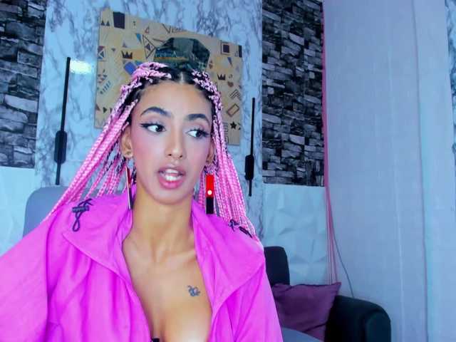 queencuarxxo's BongaCams show and profile