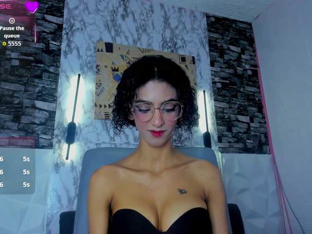 queencuarxxo's BongaCams show and profile