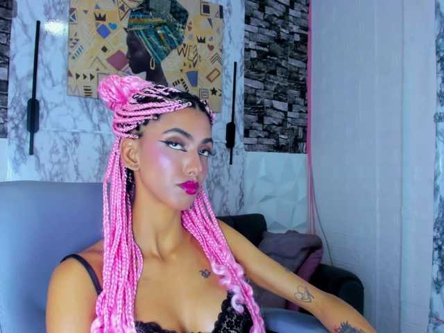 queencuarxxo's BongaCams show and profile