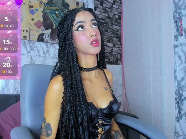 queencuarxxo's BongaCams show and profile