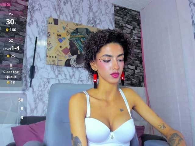 queencuarxxo's BongaCams show and profile
