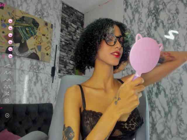 queencuarxxo webcam