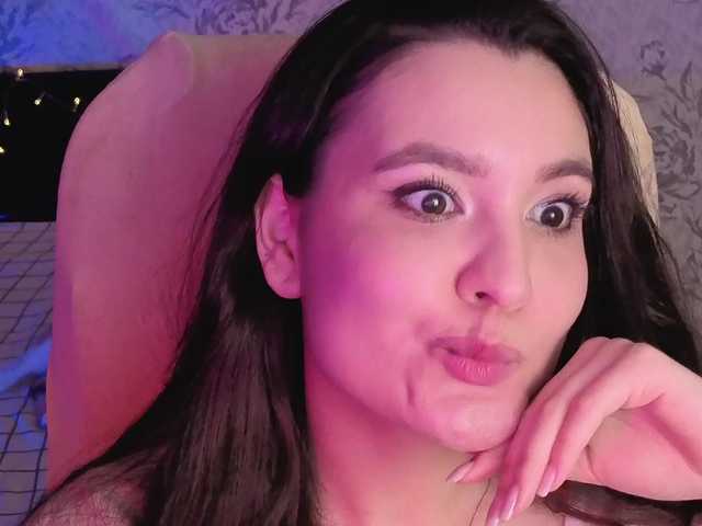 annie-fleur's BongaCams show and profile