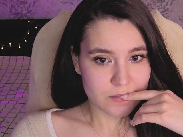 annie-fleur's BongaCams show and profile