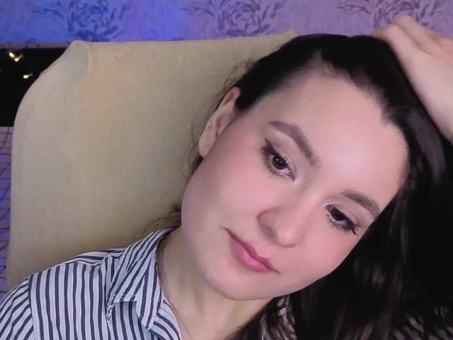 annie-fleur's BongaCams show and profile