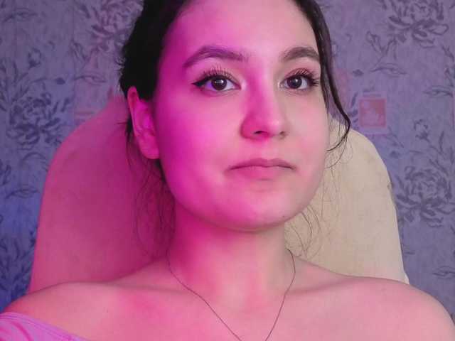 annie-fleur's BongaCams show and profile