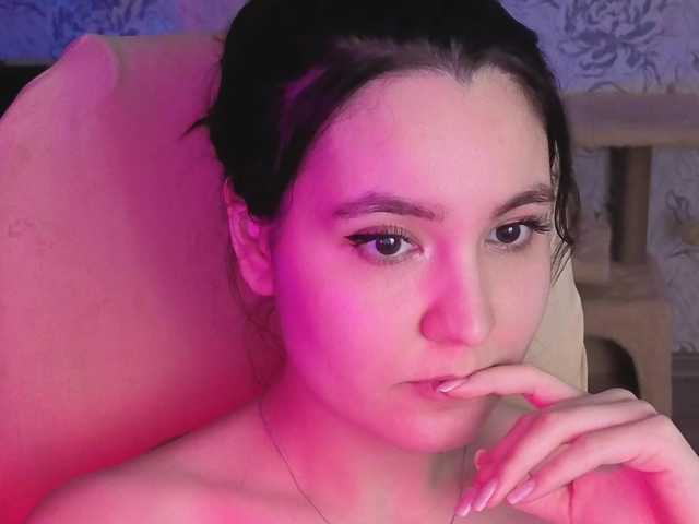 annie-fleur's BongaCams show and profile