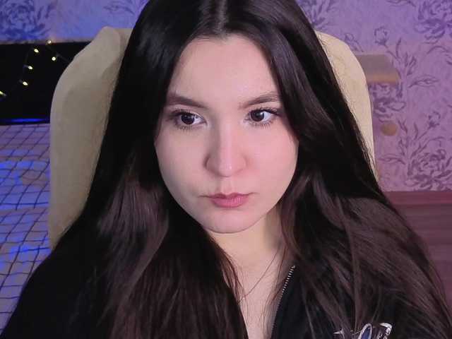 annie-fleur's BongaCams show and profile