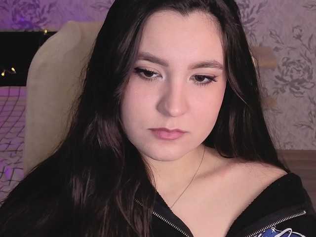 annie-fleur's BongaCams show and profile