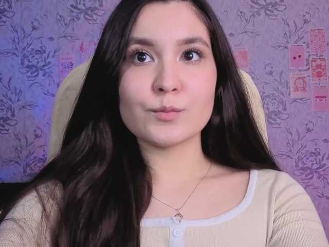 annie-fleur's BongaCams show and profile