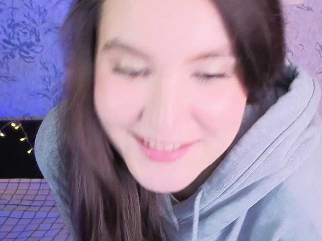 annie-fleur's BongaCams show and profile