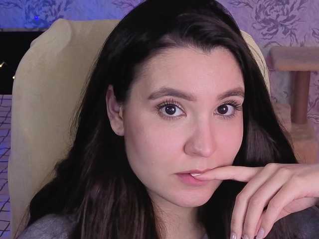 annie-fleur's BongaCams show and profile