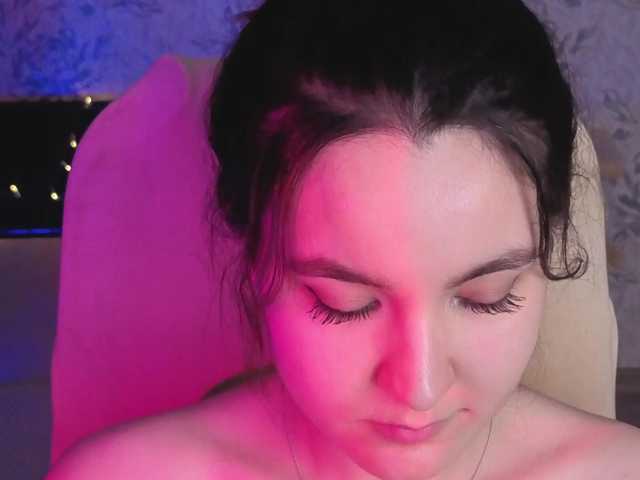 annie-fleur's BongaCams show and profile