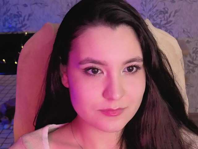annie-fleur's BongaCams show and profile
