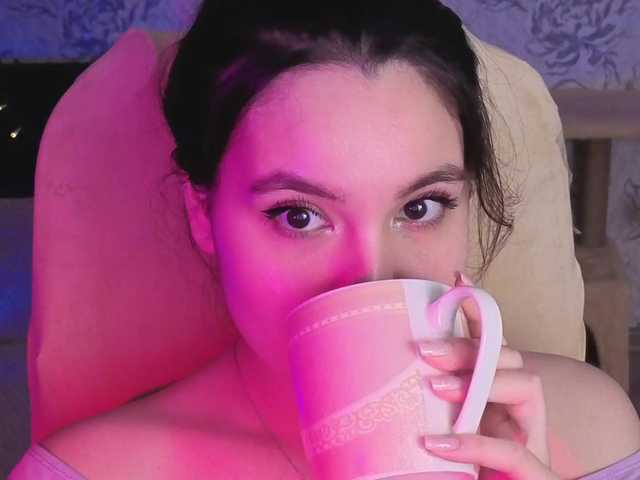 annie-fleur's BongaCams show and profile