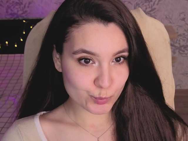 annie-fleur's BongaCams show and profile