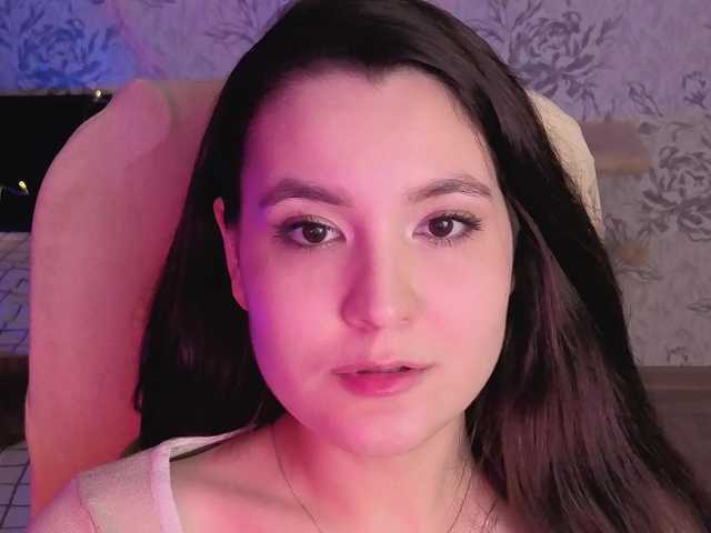 annie-fleur's BongaCams show and profile