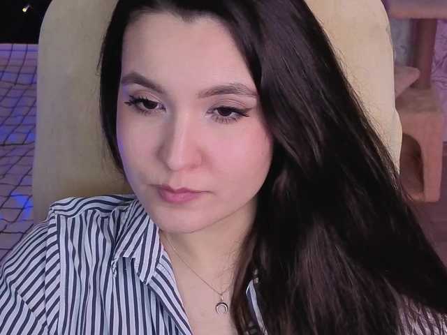 annie-fleur's BongaCams show and profile