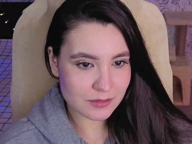 annie-fleur's BongaCams show and profile