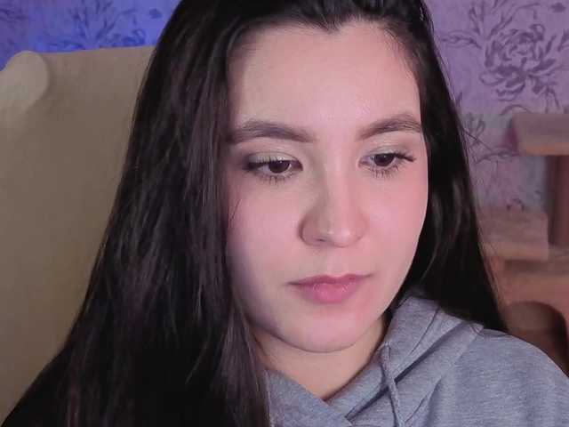 annie-fleur's BongaCams show and profile