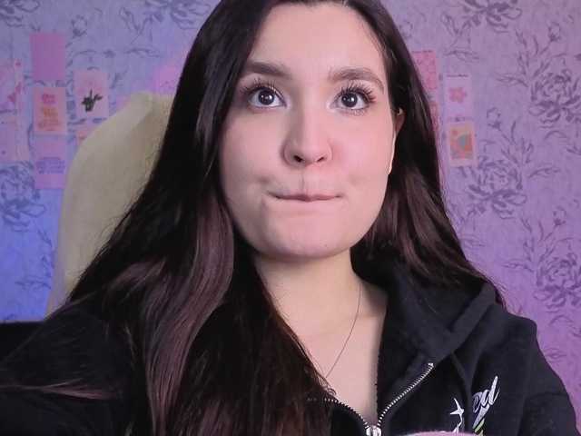 annie-fleur's BongaCams show and profile